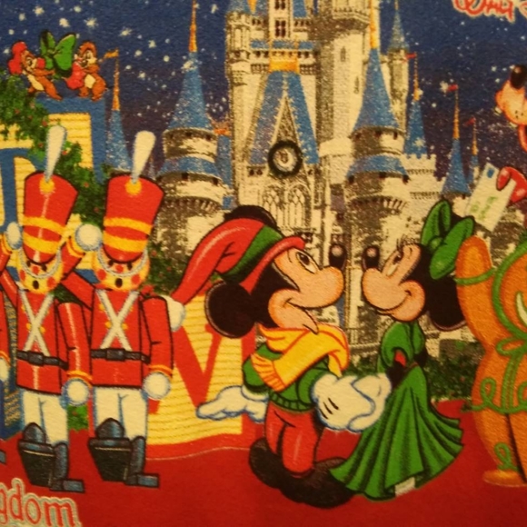 Disney World 2007 Christmas Sweatshirt Medium NWT - Picture 5 of 5